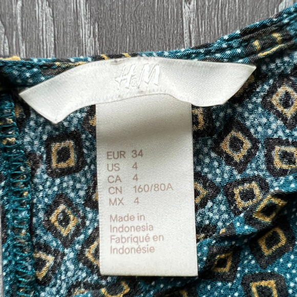 H&M Shirt Womens Size 4 Keyhole Neck Blouse Geometric Print - Picture 2 of 12